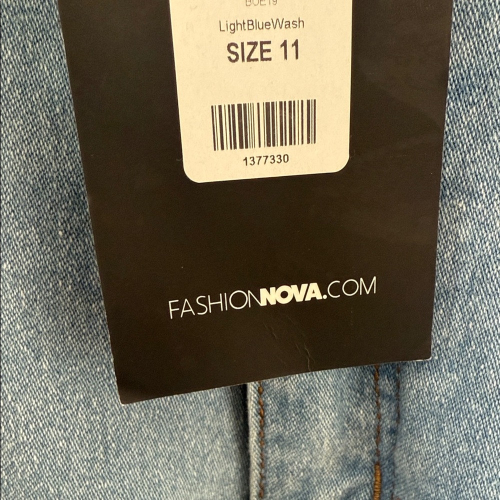High Rise Light Wash Jeans - Picture 2 of 5